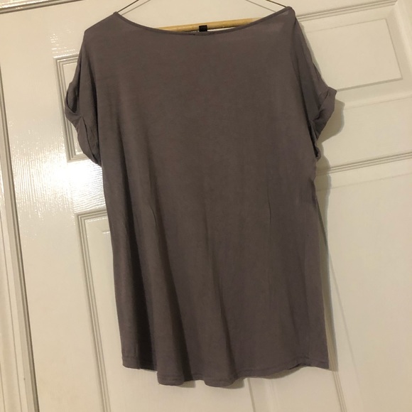 Simple shirt - Picture 2 of 2